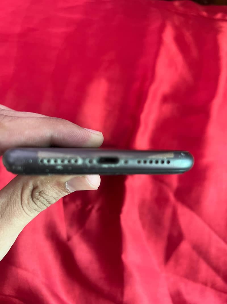 Apple iPhone 11 3