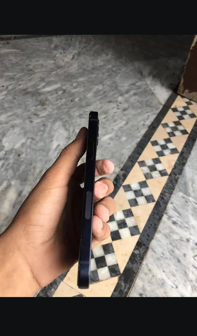 Apple iPhone 12 1
