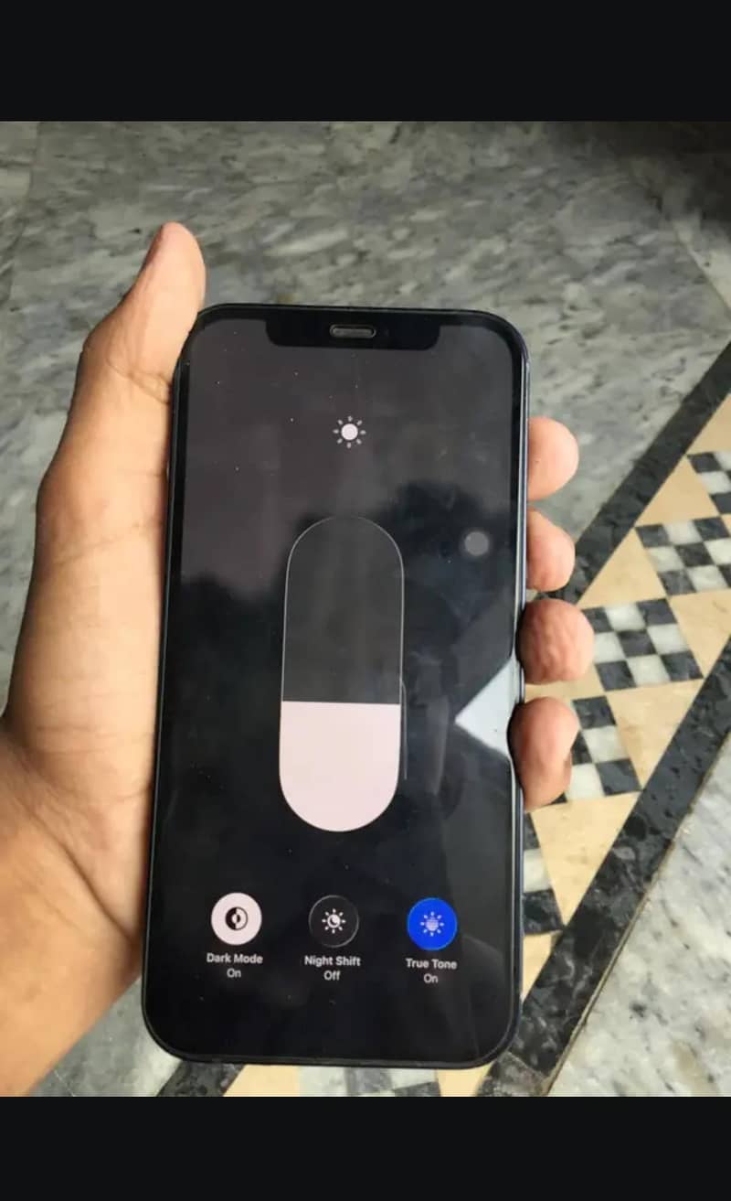 Apple iPhone 12 4