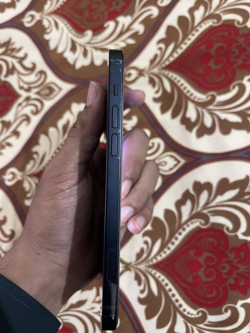 Apple iPhone 12 3