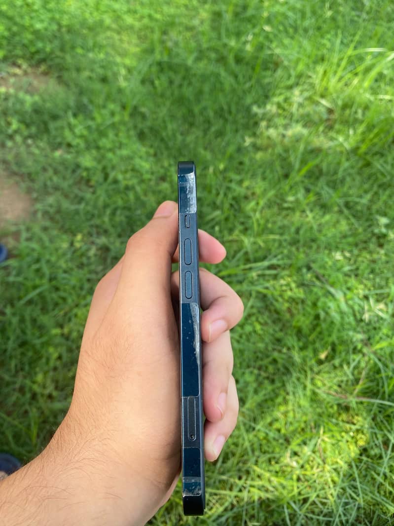 Apple iPhone 13 0