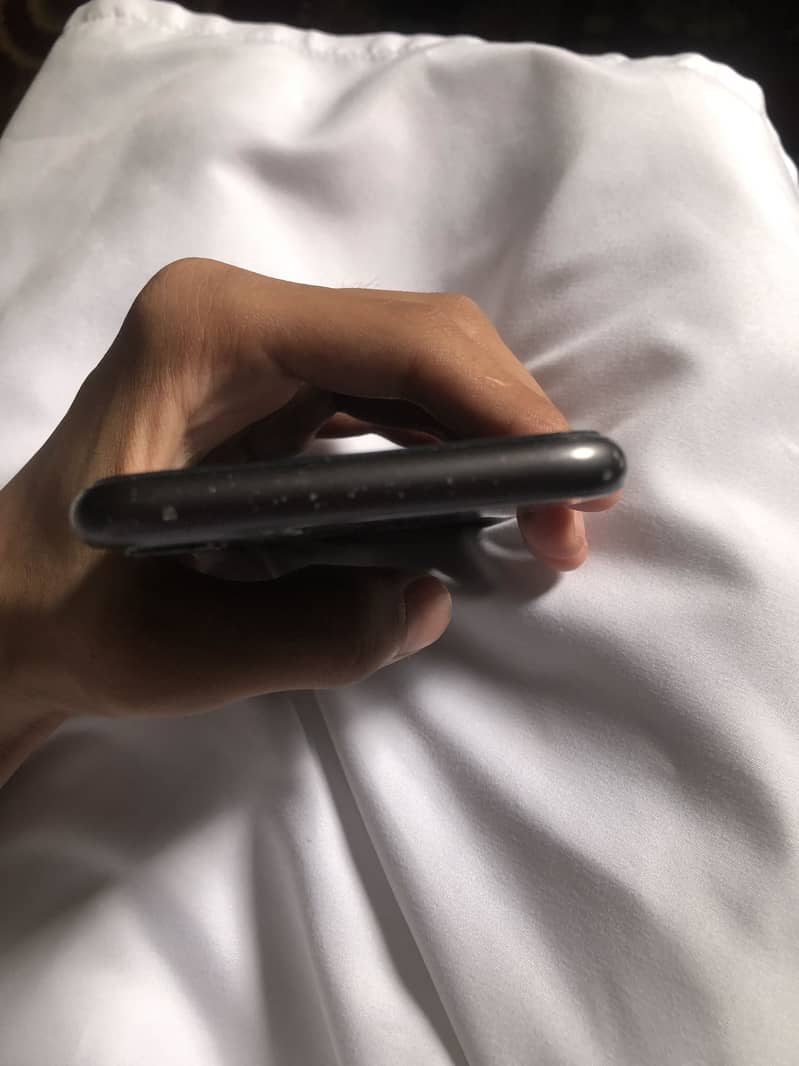 Apple iPhone 11 3
