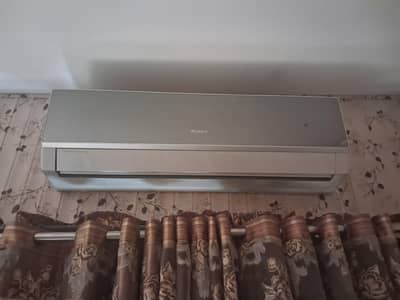 GREE 1.5 GWH18C2B1 GRE 1.5 Ton Inverter AC — Model: GWH18C2B1