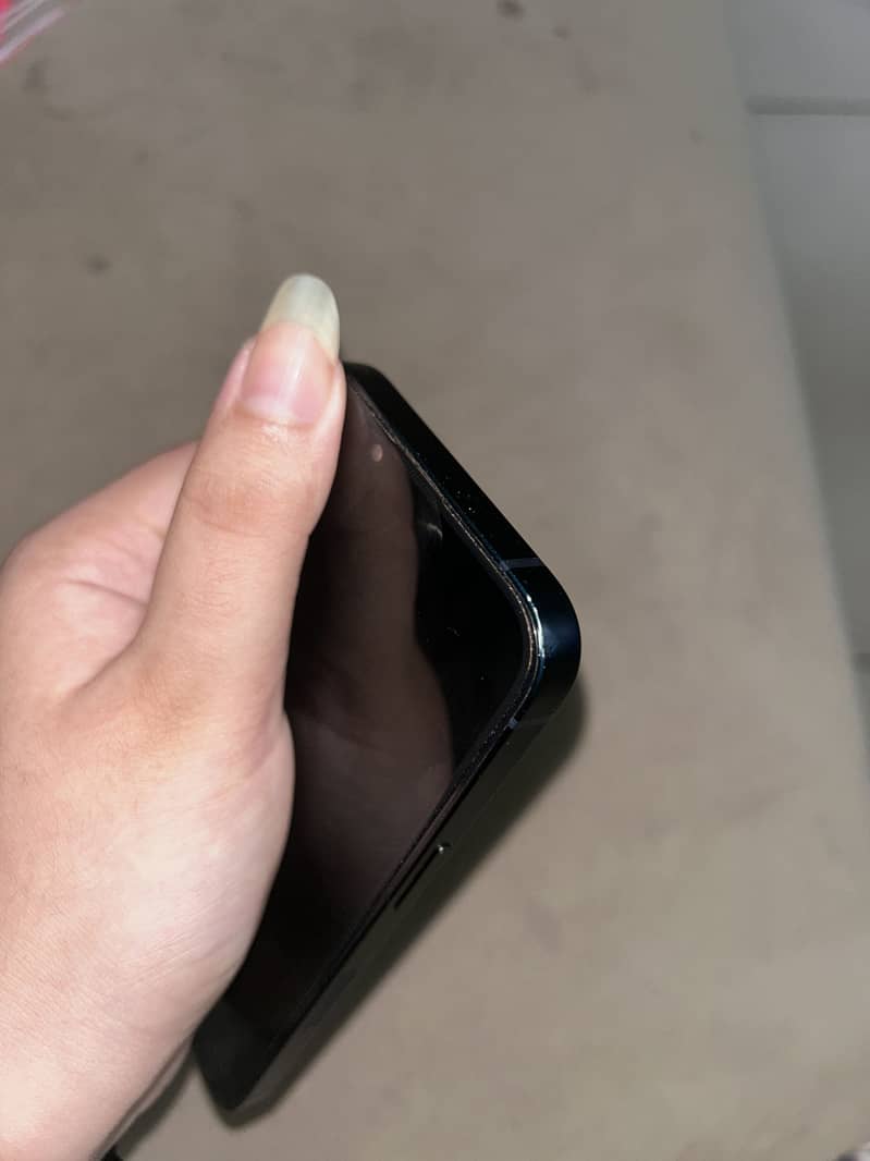 Apple iPhone 14 4
