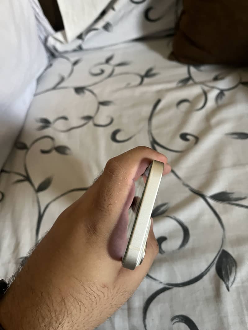 Apple iPhone 14 3