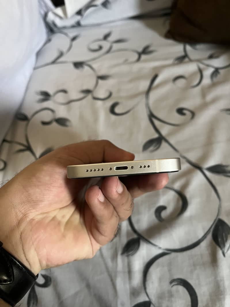 Apple iPhone 14 4
