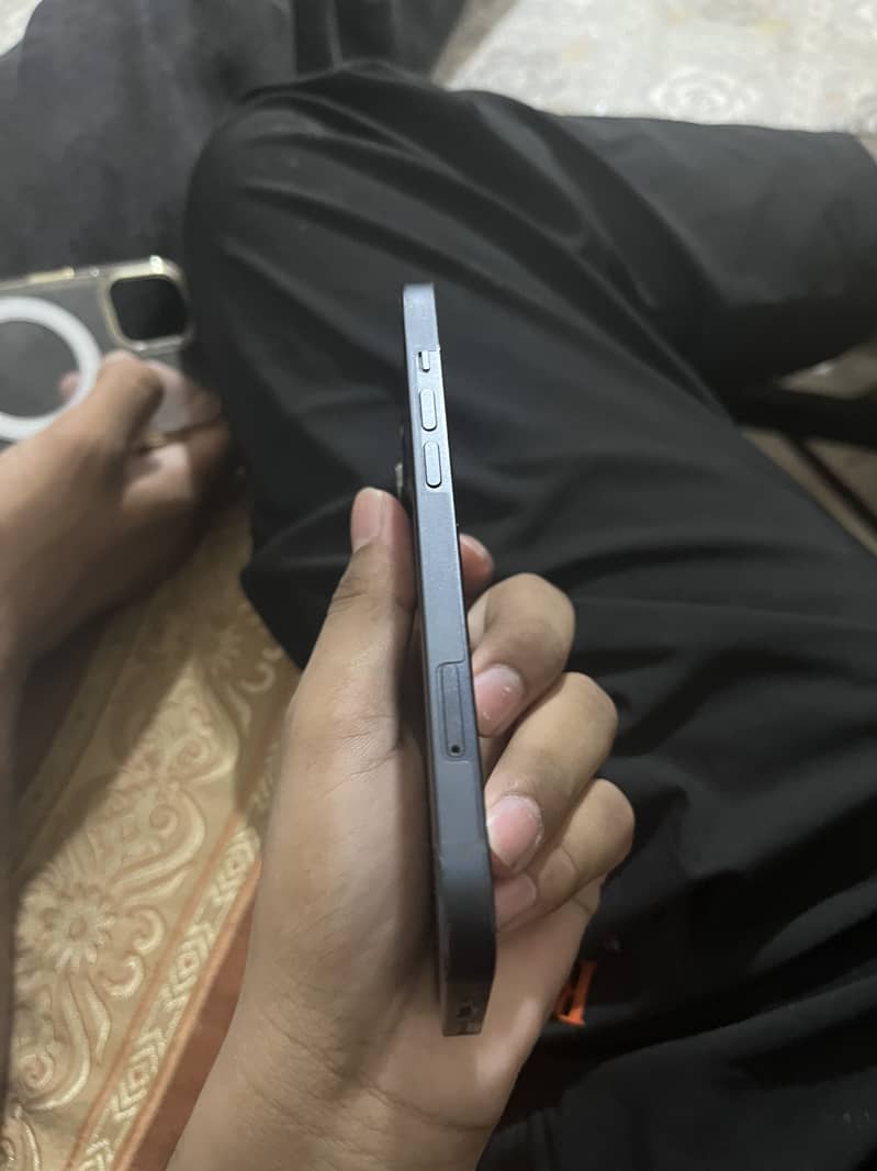 Apple iPhone 13 4