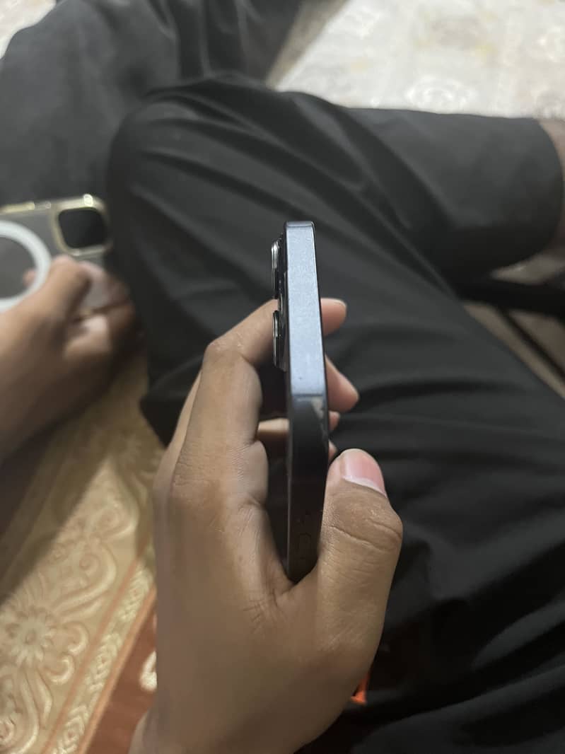 Apple iPhone 13 9