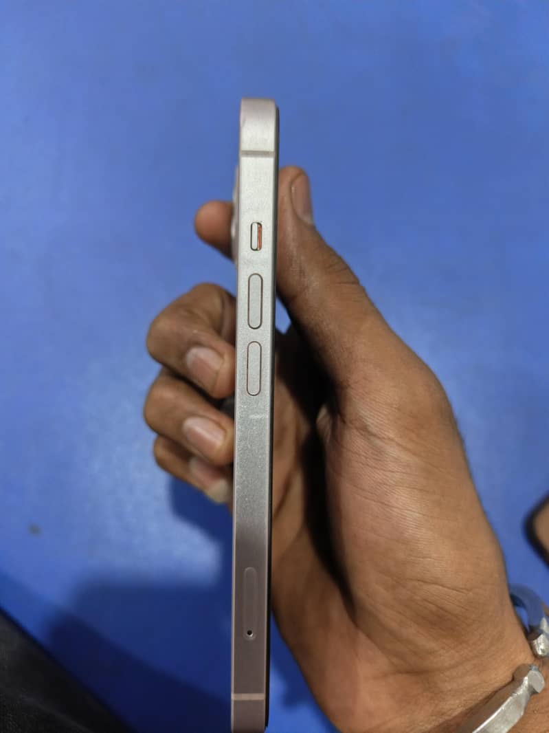 Apple iPhone 13 1