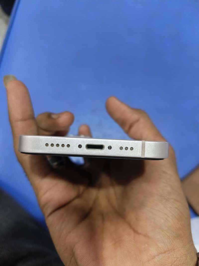 Apple iPhone 13 2