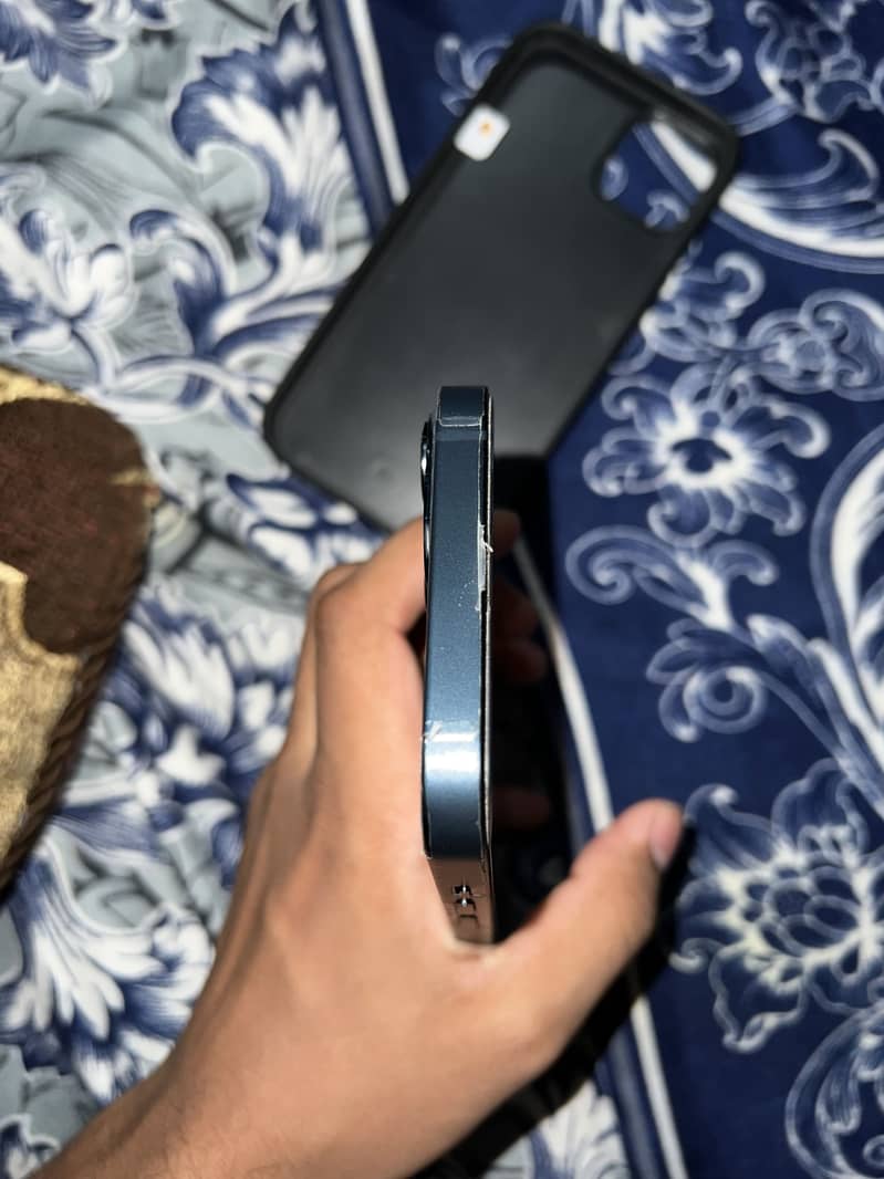 iPhone 13 5
