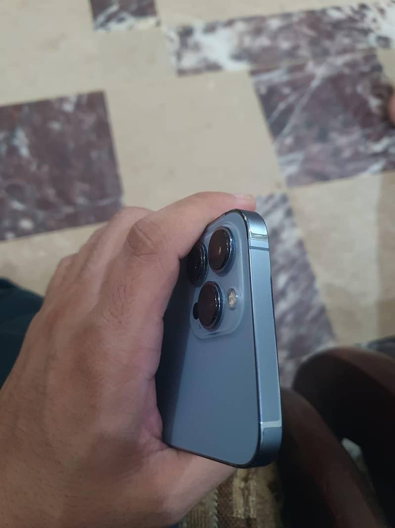 Apple iPhone 13 Pro Max 4