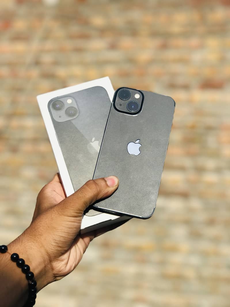 Apple iPhone 13 5