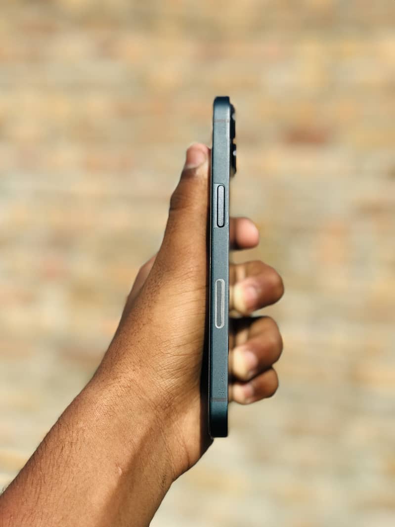 Apple iPhone 13 6