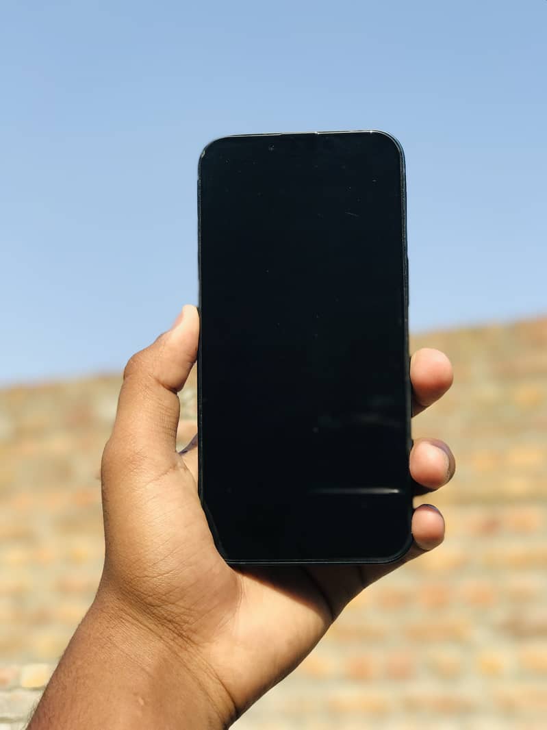 Apple iPhone 13 8
