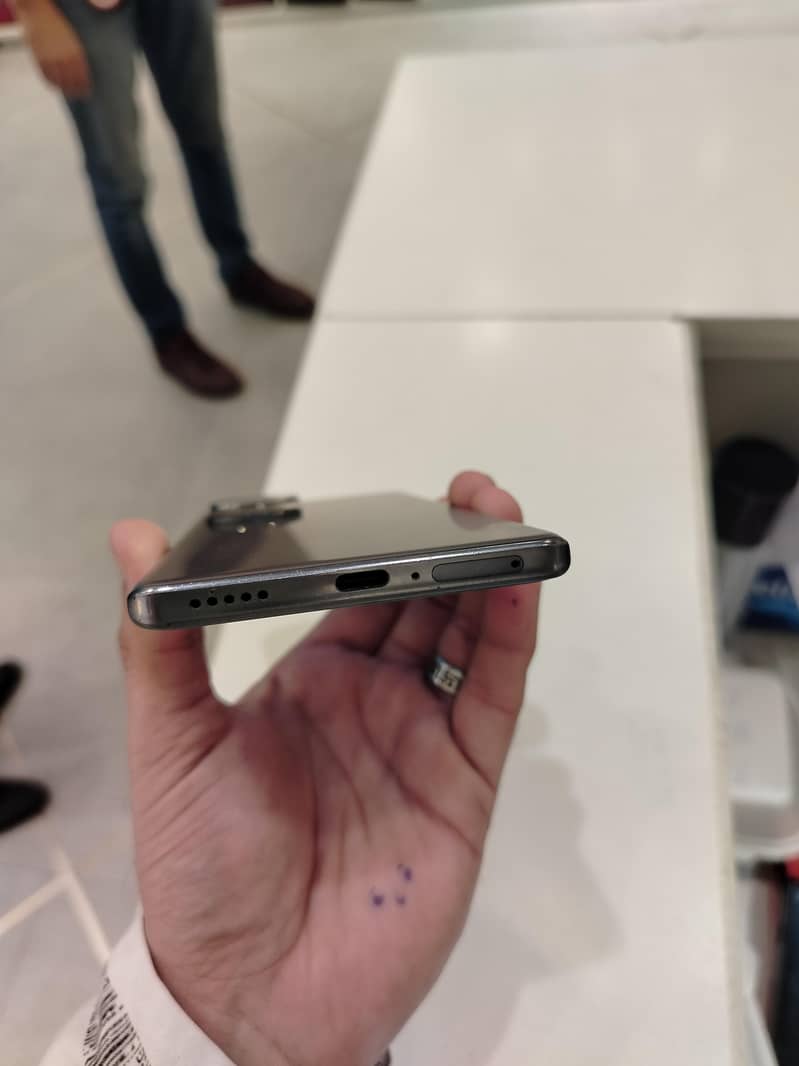 Vivo V40 2