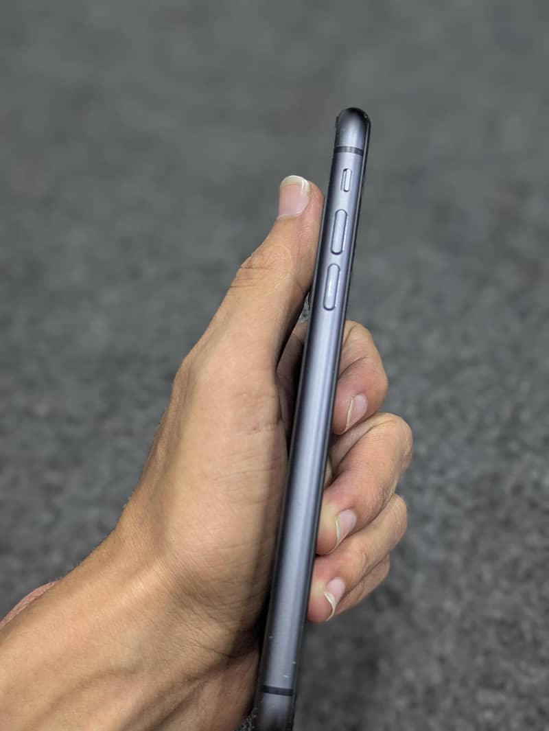 Apple iPhone 11. 6