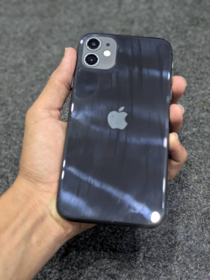 Apple iPhone 11. 8