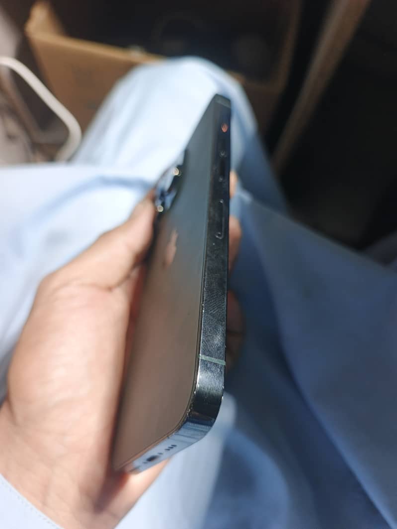 Apple iPhone 13 Pro 2