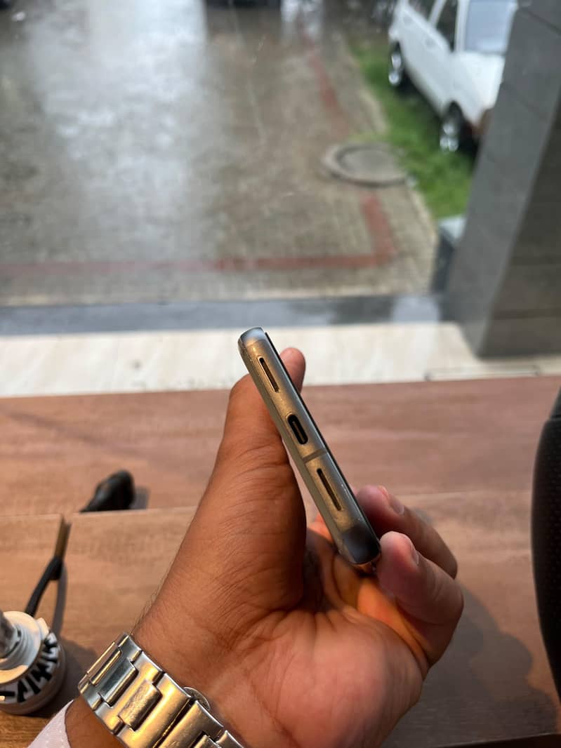 Google Pixel 8 4