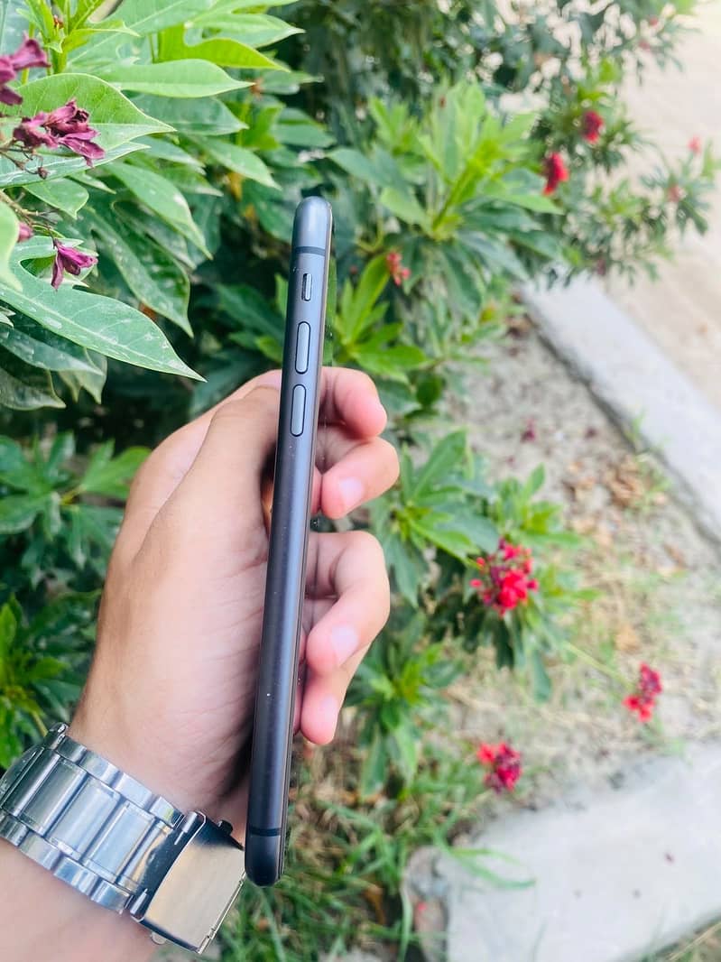 Apple iPhone 11 1