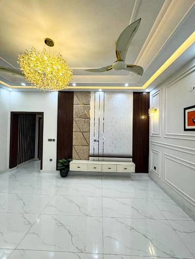 10 Marla most luxurious House available for Rent Basemint with Double story