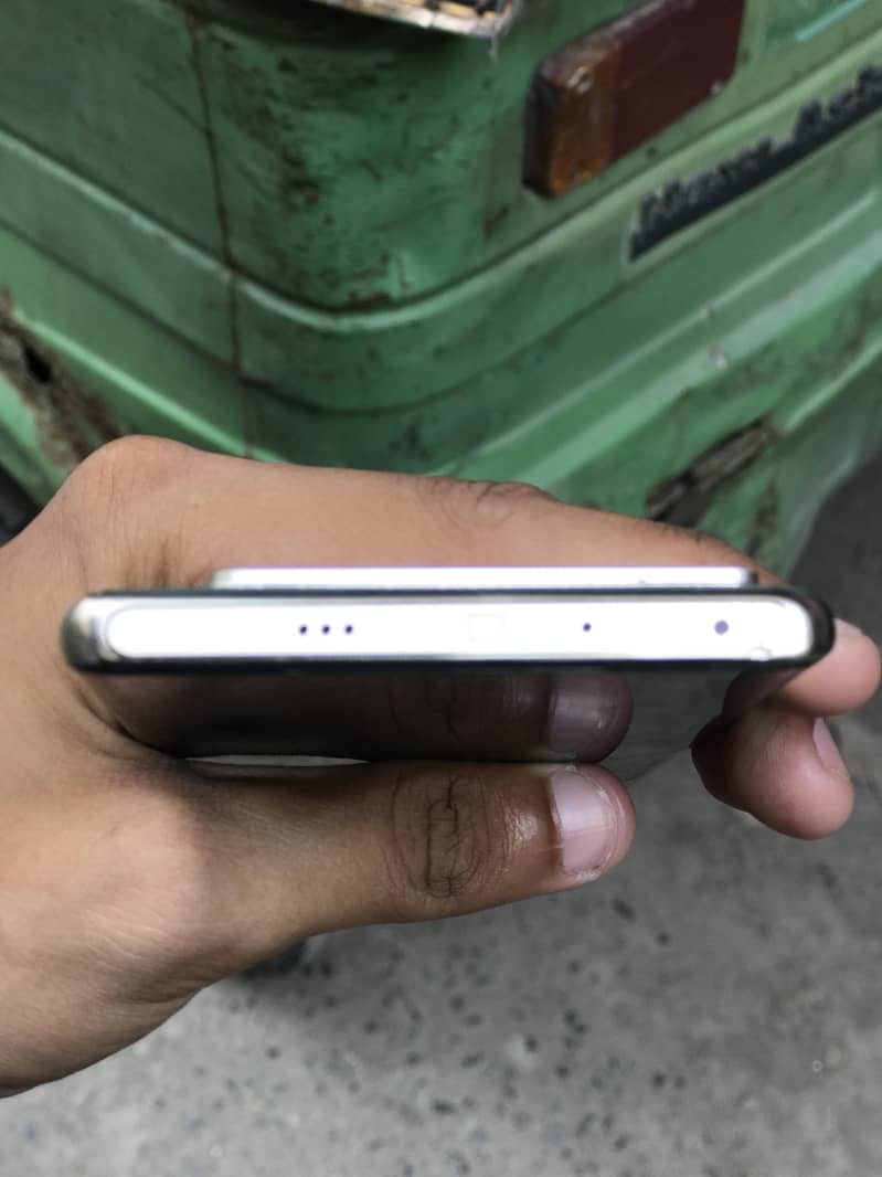 Infinix Note 40 Pro 5