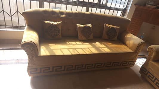 5 seater sofa set with table set for sale in 10/10 condition.
