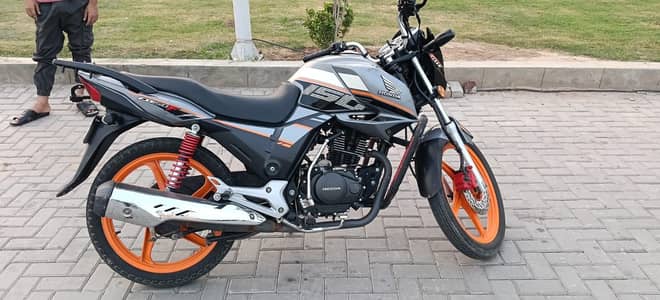 Honda CB150F 2022 - Excellent Condition, Ready to Ride!