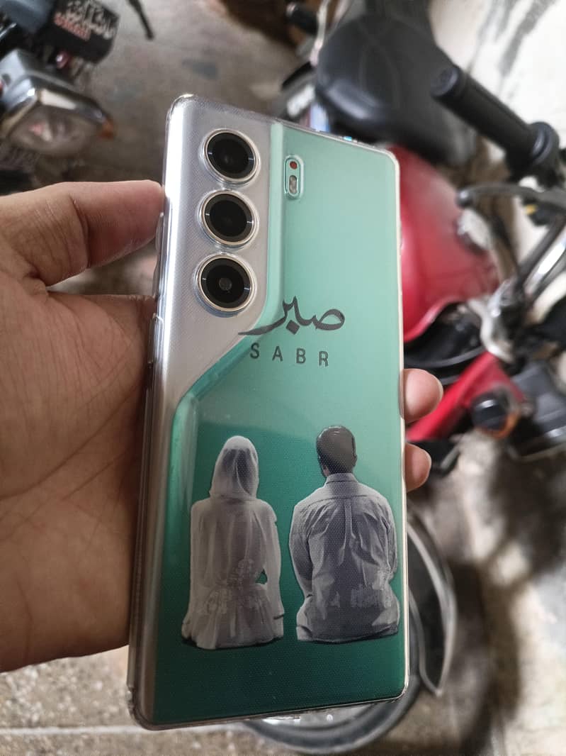 Tecno CAMON 40 Pro 1