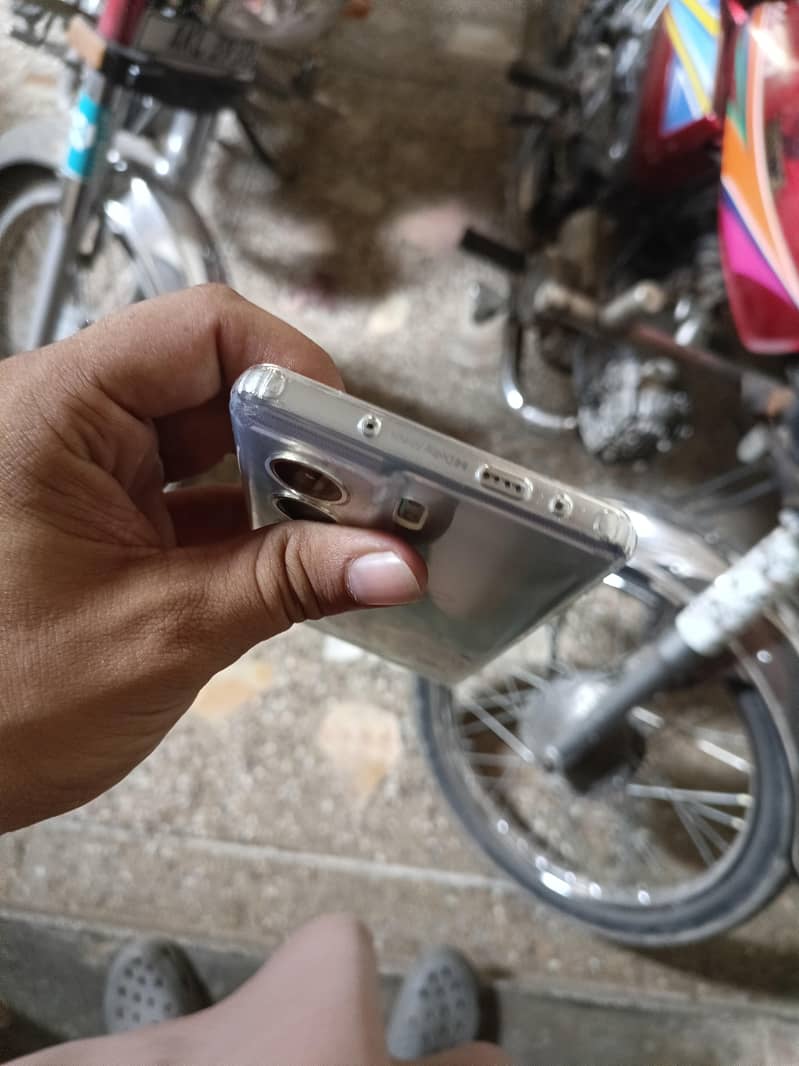 Tecno CAMON 40 Pro 4