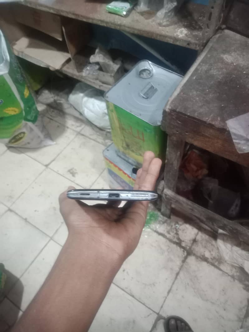 Sharp Aquos R2 2