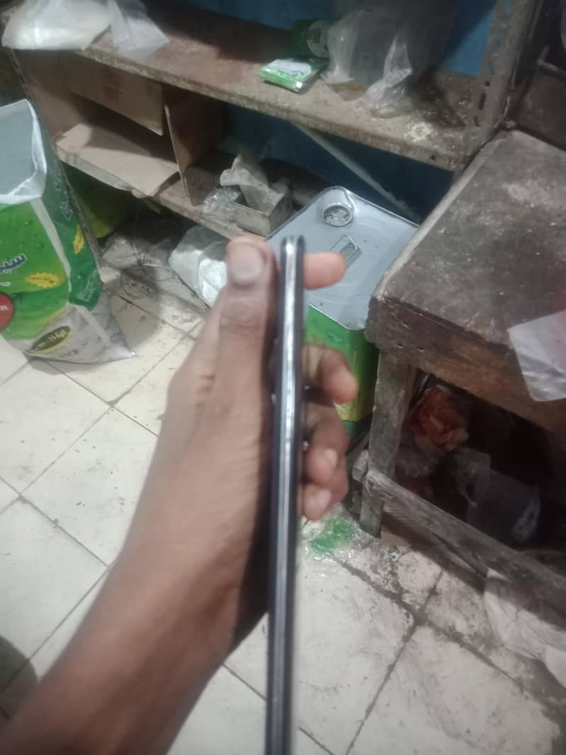 Sharp Aquos R2 3