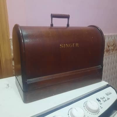 Singer Hand-Crank Sewing Machine – Original & Working