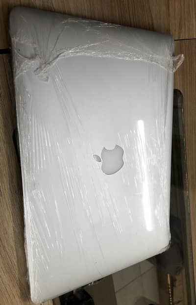 MacBook Air 13"inch  (2014) – Core i5 / 4GB / 128GB SSD