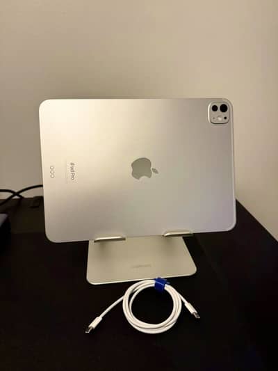 Apple iPad Pro M4 256GB Silver - Battery Health 93%