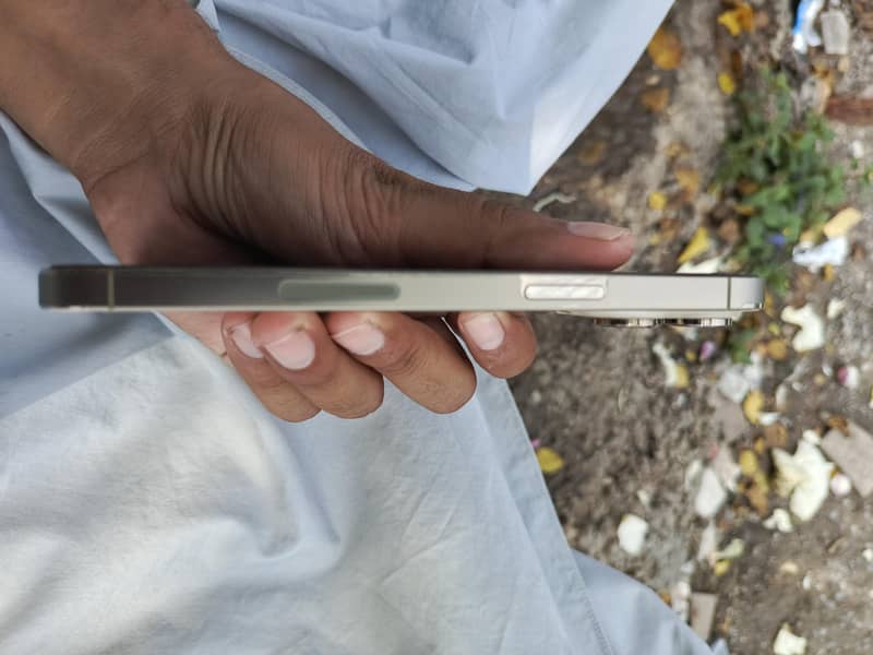 Apple iPhone 14 Pro Max 6