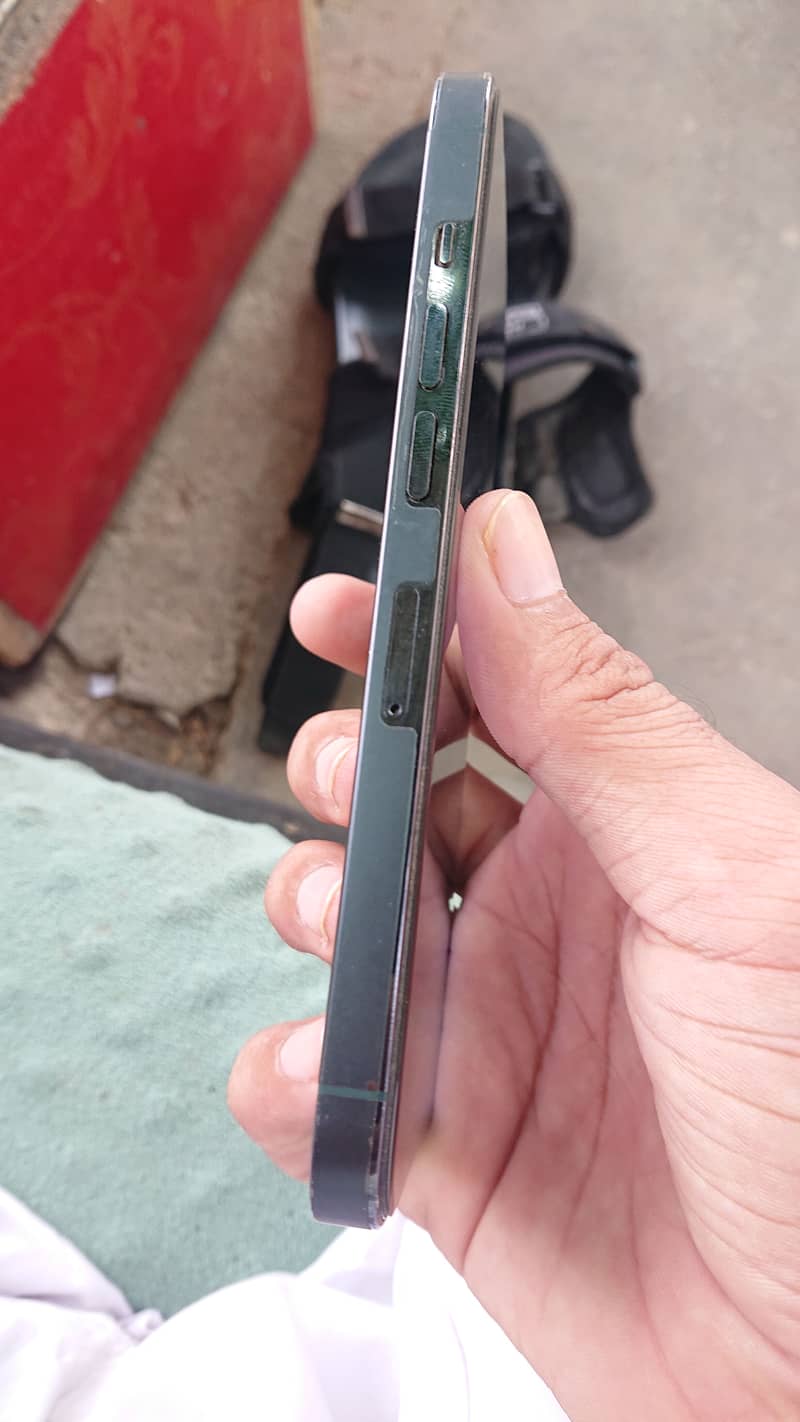 Apple iPhone 13 Pro 4