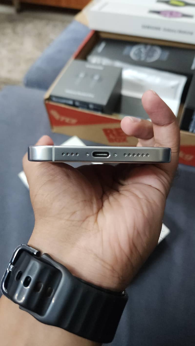 Apple iPhone 16 Pro Max 3