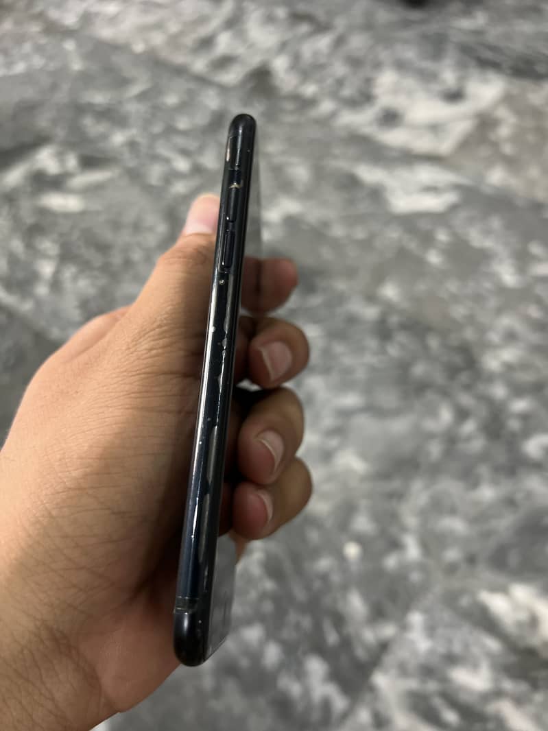 Apple iPhone SE 3rd generation 4