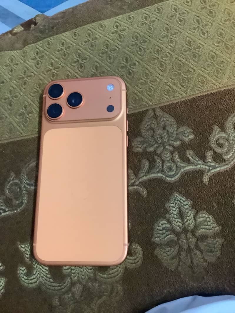 Apple iPhone 17 Pro Max 4