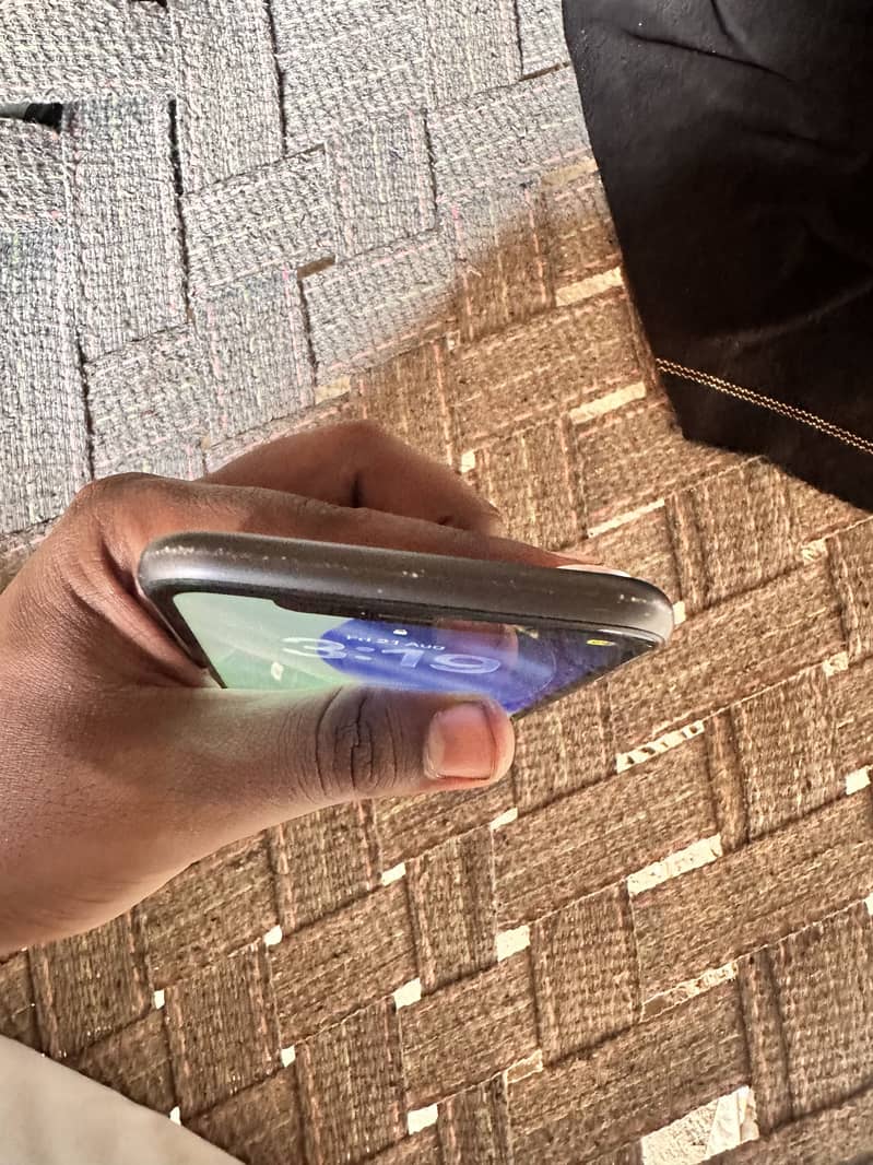 Apple iPhone 11 3