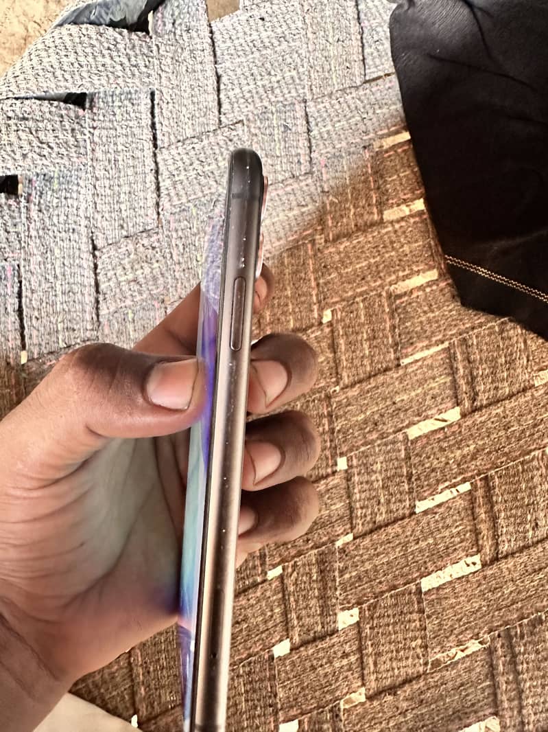 Apple iPhone 11 6