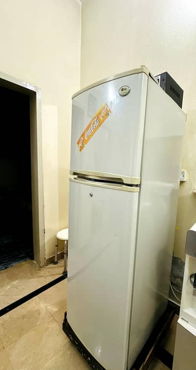 LG GR-282MVF.  No Frost Refrigerator.