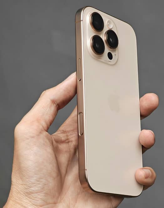 Apple iPhone 16 Pro 1