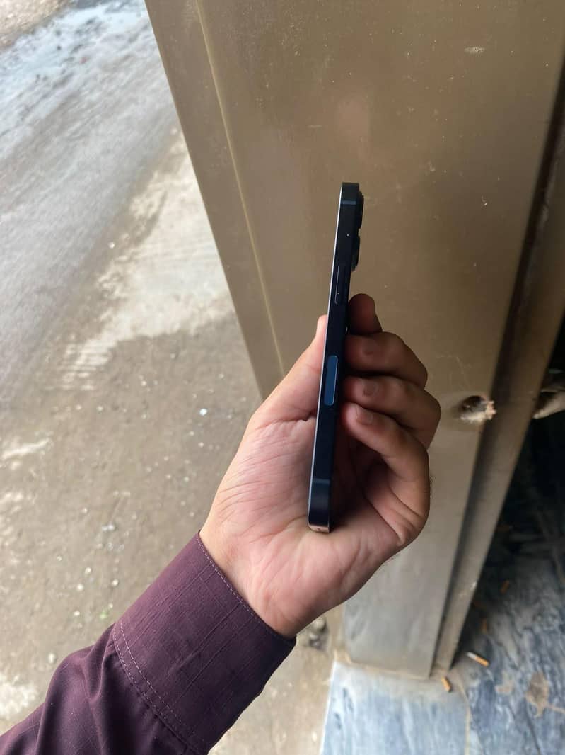 Apple iPhone 13 1