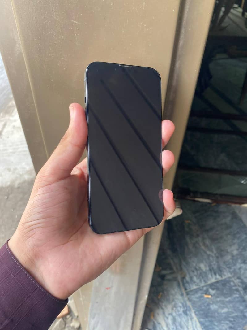 Apple iPhone 13 4