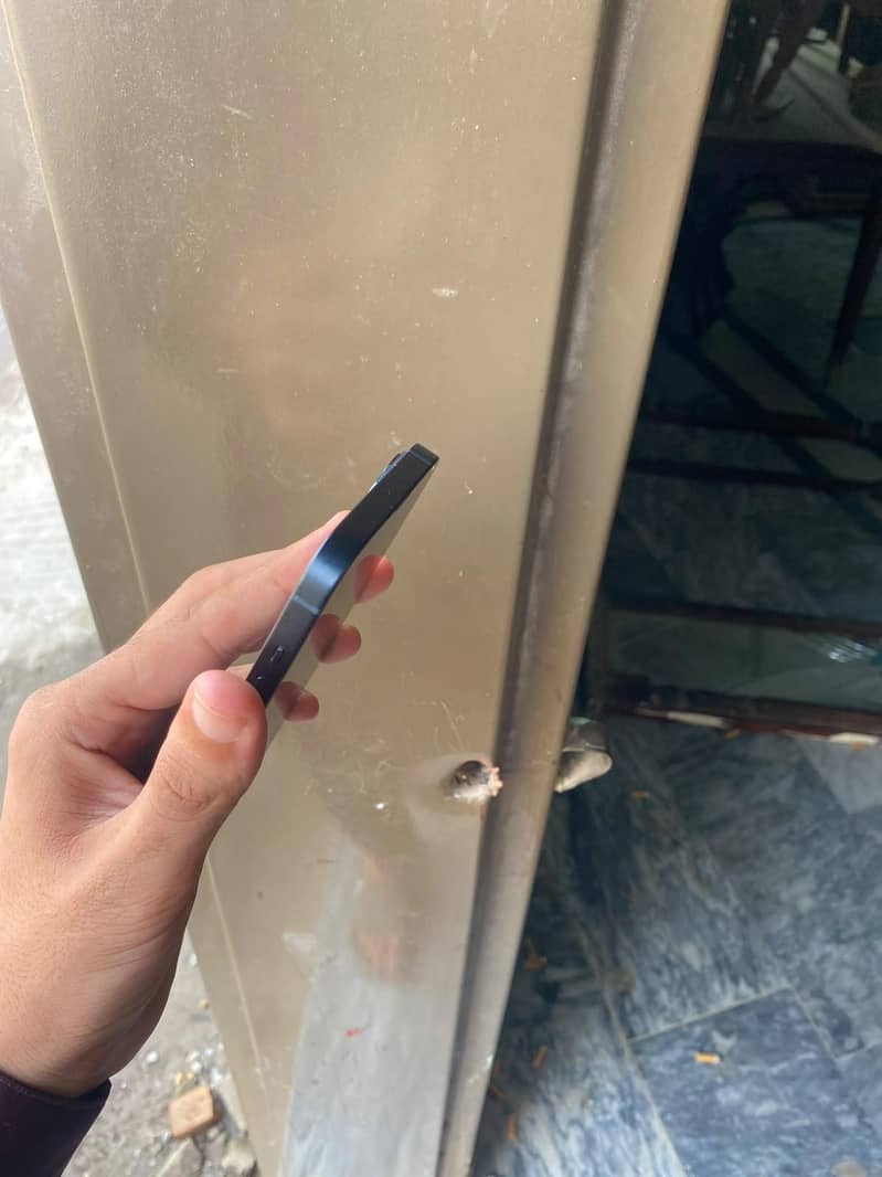 Apple iPhone 13 8