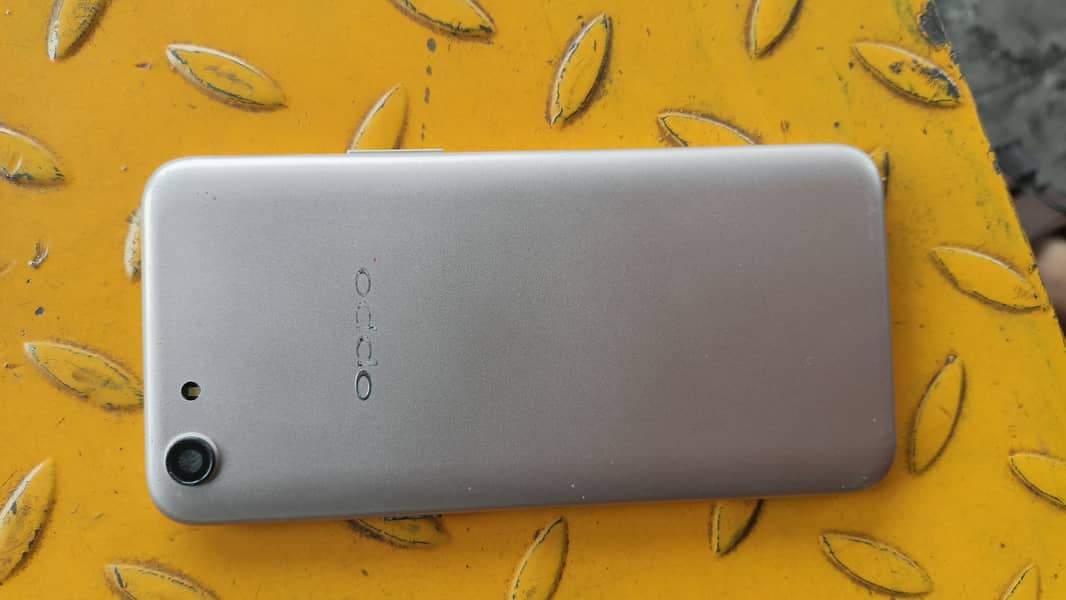 OPPO A83 1