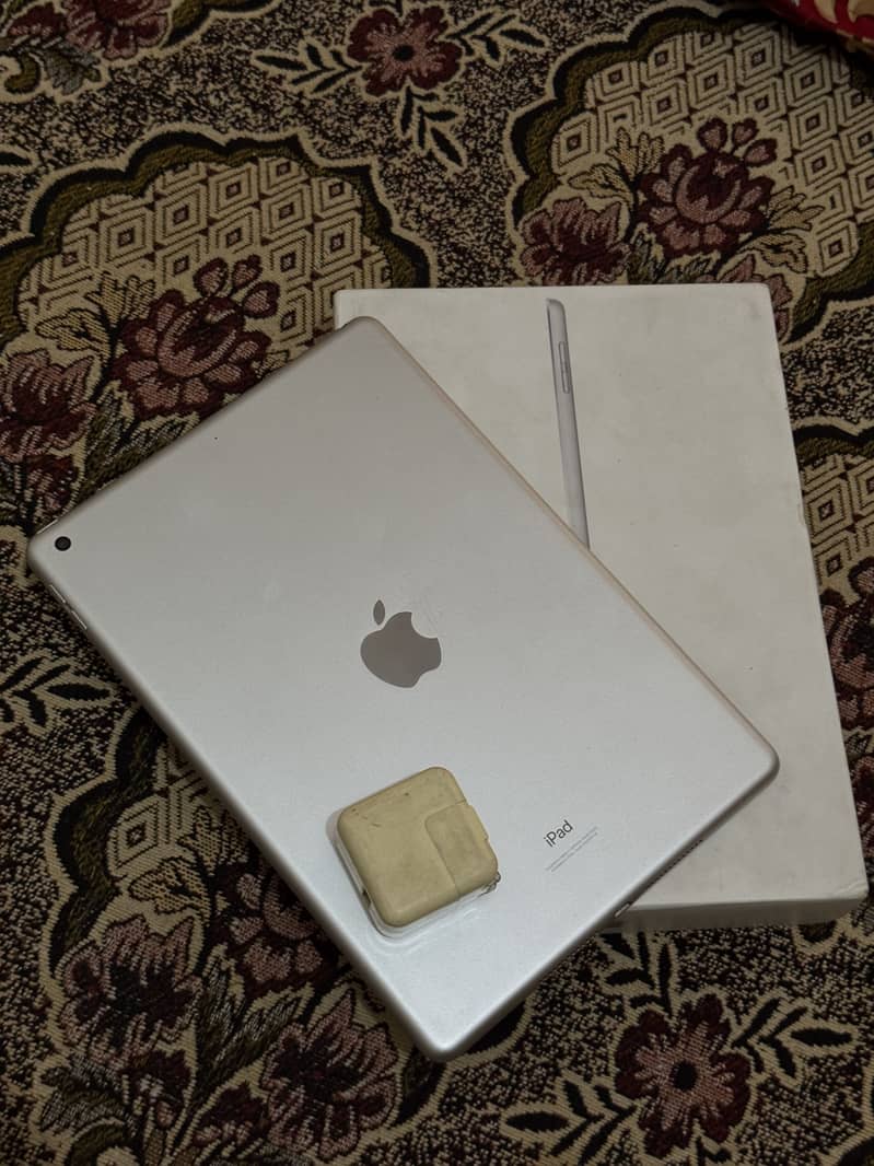 iPad 9th generation with box 7